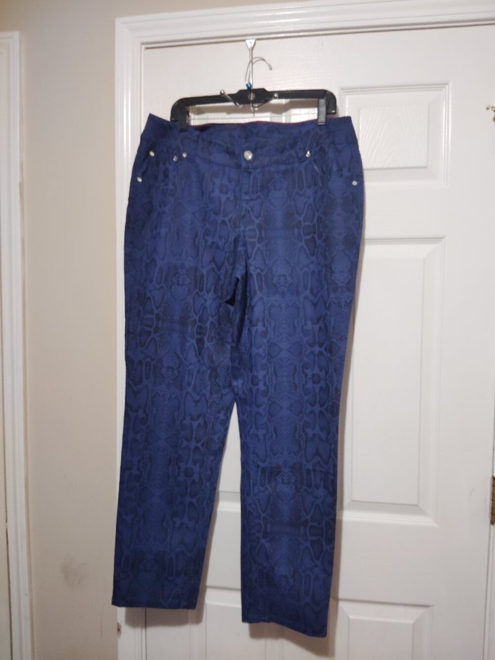Lane Bryant Women's Blue Snakeskin Print Straight Leg Pants Size 16 Cotton Blend - Picture 2 of 5